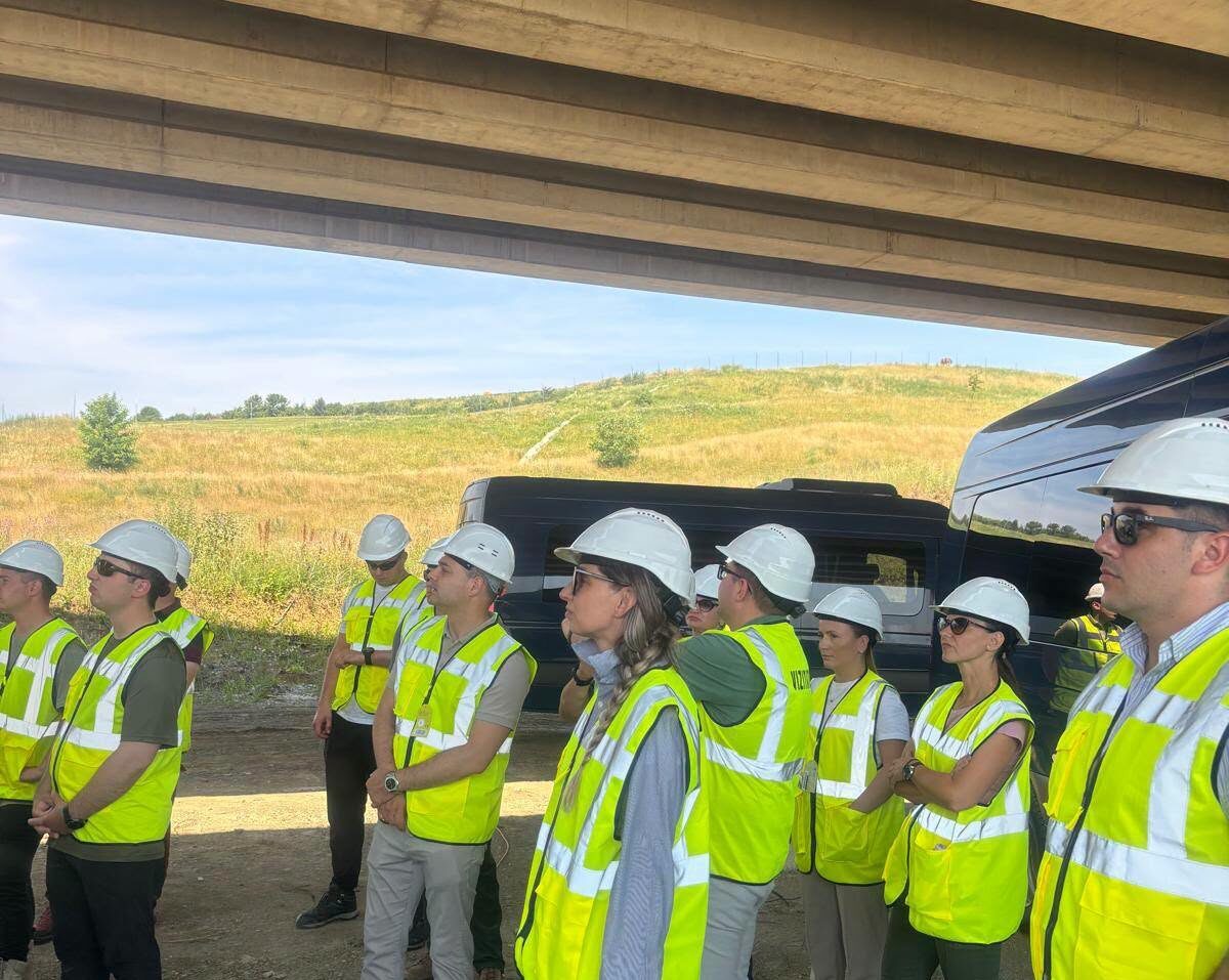 Delegație NATO, vizită neașteptată pe șantierul Autostrăzii Sibiu–Pitești
