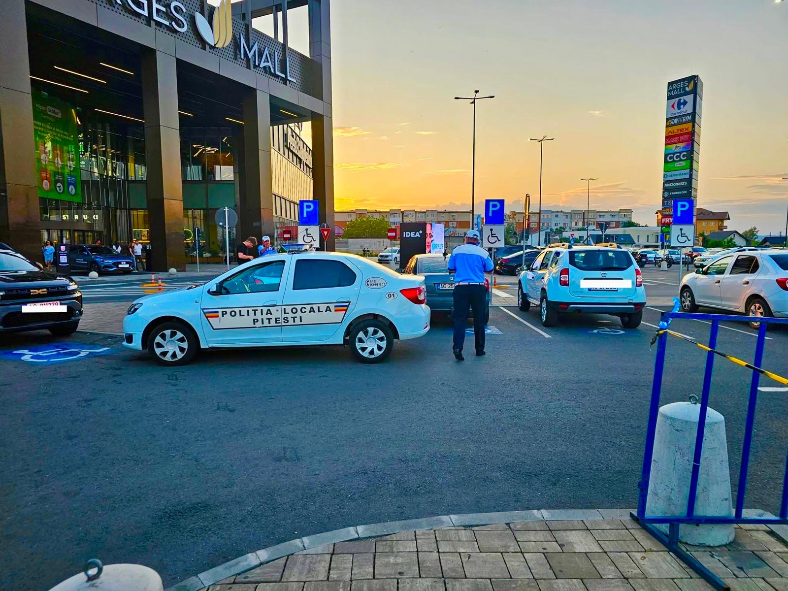 Amenzi din partea Poliției pentru șoferi în parcare la Argeș Mall