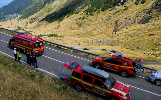 Incident grav pe Transfăgărășan: Stânci prăbușite peste o mașină