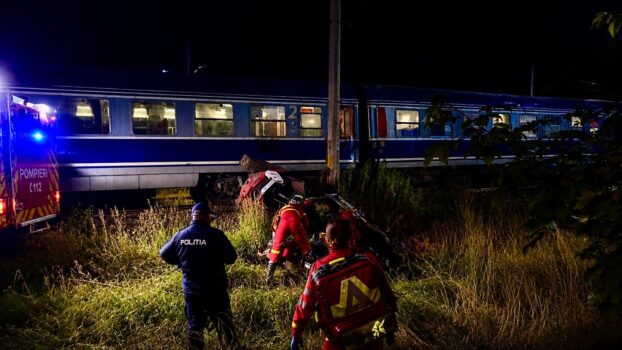 Accident feroviar deosebit de grav! Un tren a lovit un utilaj și un om a murit!
