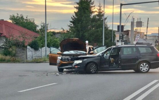 Accident grav în Topoloveni, Argeș! Două persoane au nevoie de ajutor!