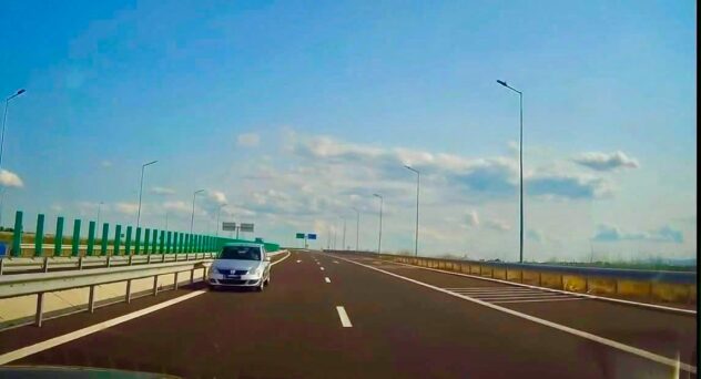 La 77 de ani a fost surprins circulând pe contrasens pe Autostradă!