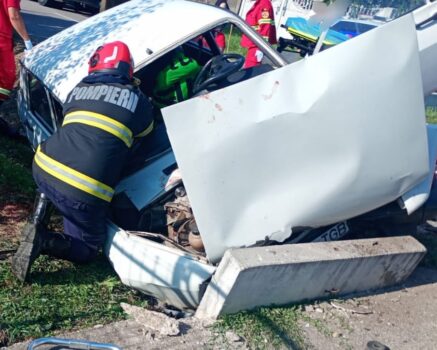 Accident în Argeș. O persoană este resuscitată după un impact violent