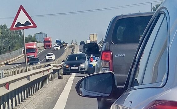 Accident pe autostrada A1, pe sensul Bascov – București. Poliția intervine
