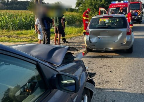 Accident rutier la Costești, în Argeș. Două autoturisme implicate, o persoană asistată medical
