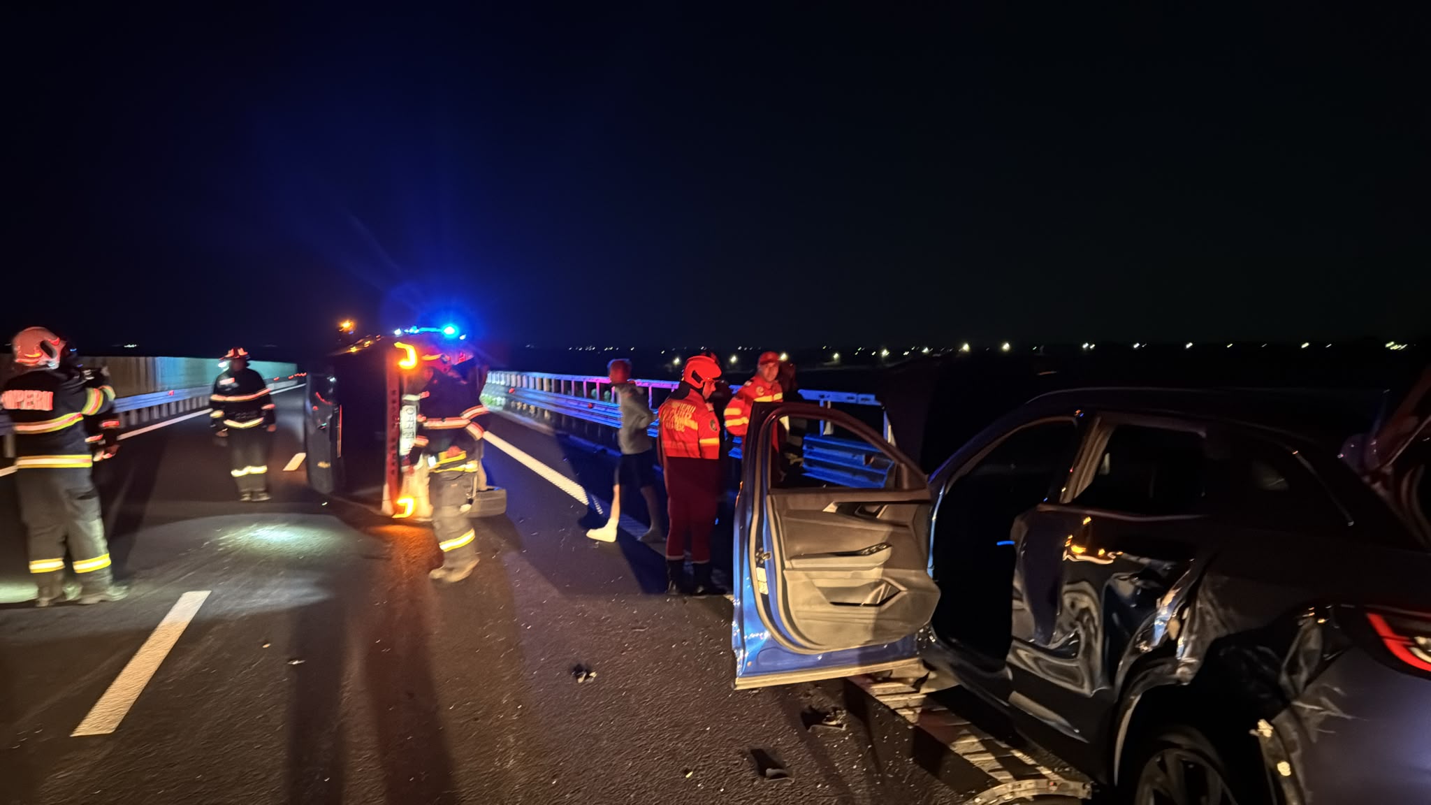 Accident pe DEx12. Un Range Rover s-a răsturnat după impactul cu un alt autoturism