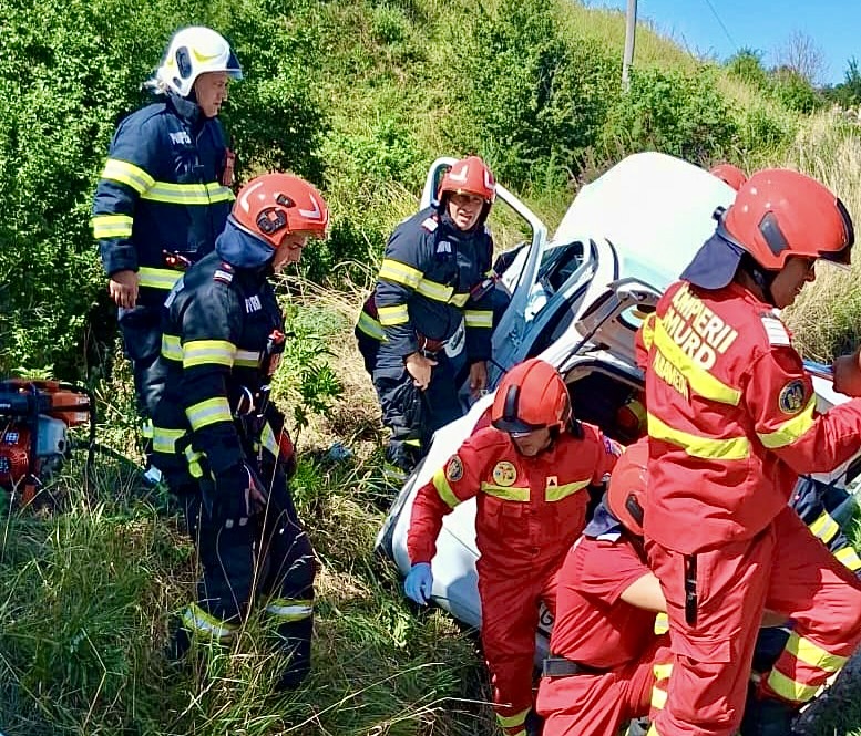 Impact devastator în Argeș! Filmul accidentului în care 4 persoane au fost rănite