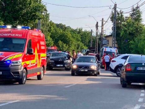 Accident lângă Pitești! Un BMW și un Mercedes implicate
