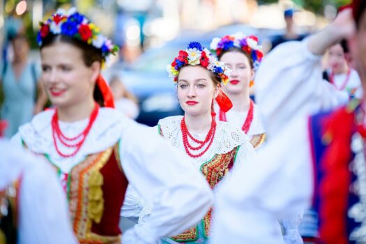 Mioveni devine capitala folclorului: Artiști din 9 țări, spectacol nemaivăzut la Festivalul „Carpați”