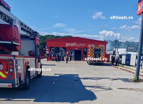 Incendiu la supermarketul Profi din Bascov, Argeș
