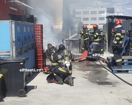 Incendiu cu degajări mari de fum într-un mall din Deva! Oameni evacuați