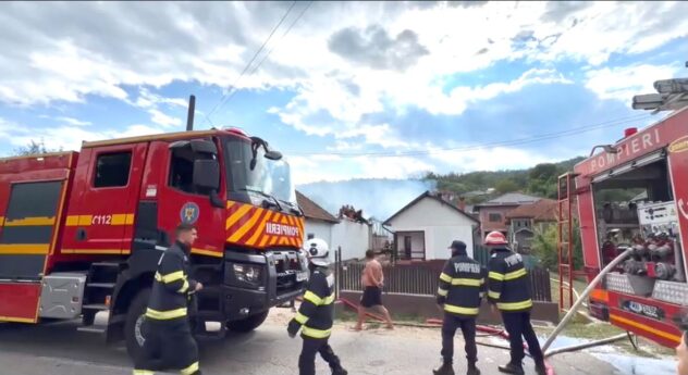 Incendiu puternic în Găești: Fum dens și mesaj RO-ALERT pentru populație