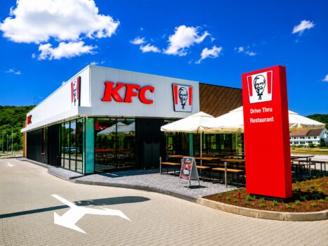 KFC deschide primul restaurant Drive Thru pe culoarul Rucăr-Bran