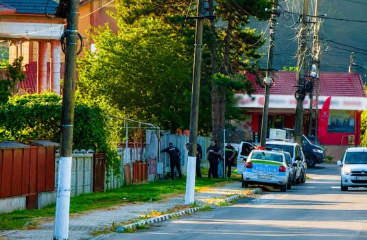 Mascații au intrat în forță! Percheziții-fulger cu legături în Argeș