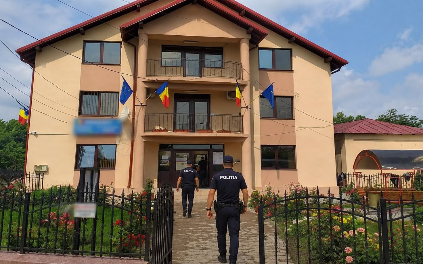 Polițiștii au „descins” la o primărie din Argeș