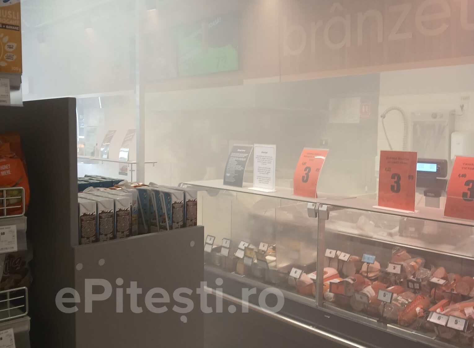 Exclusiv/ Incendiu la magazinul Profi din Oarja - Argeș