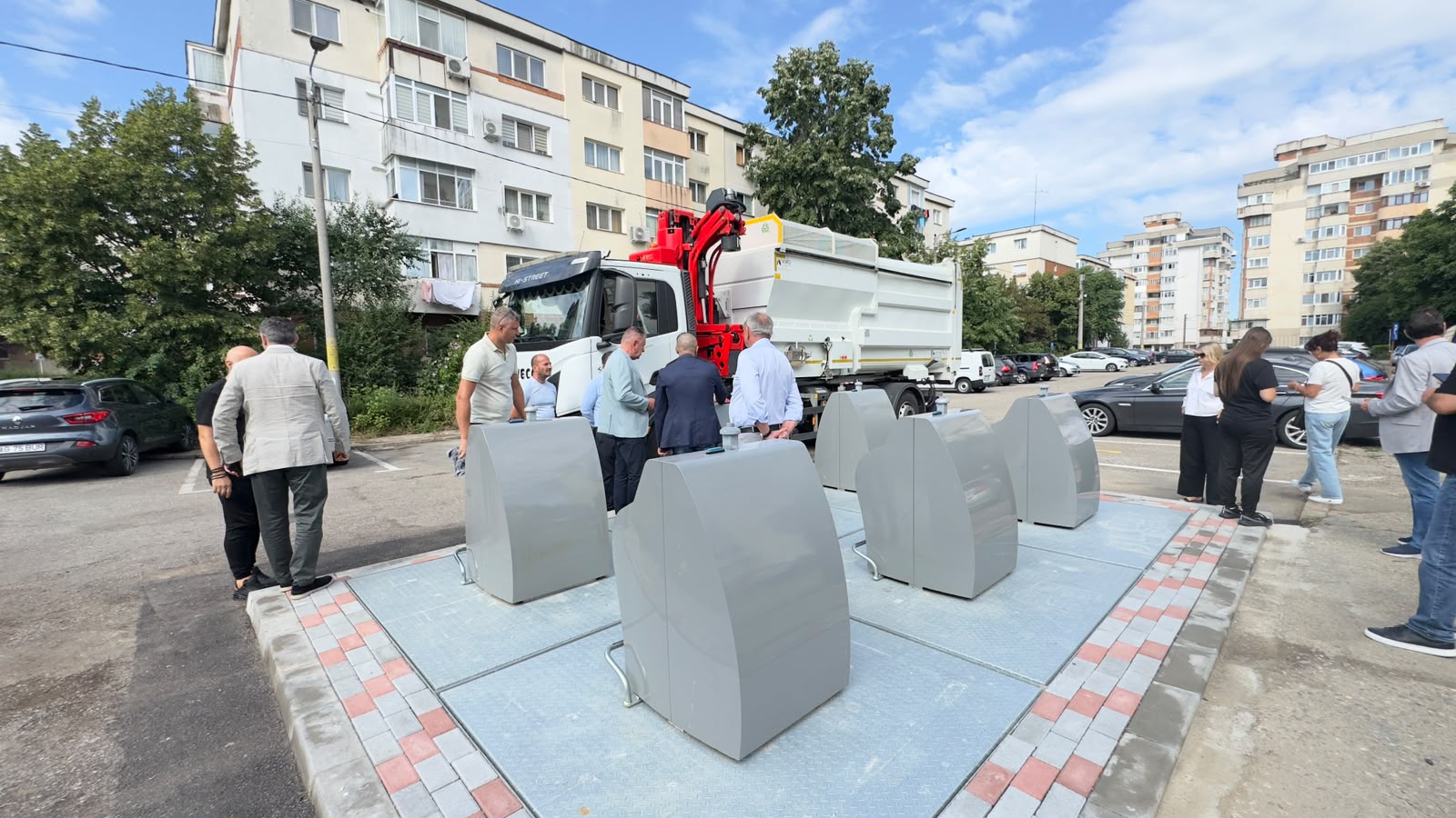Pitești: Au fost recepționate primele containere îngropate din cartierul Tudor Vladimirescu