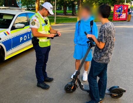 Se schimbă regulile pentru trotinetele electrice! Devine obligatoriu!