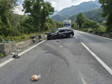 Accident pe DN7 Pitești-Sibiu, Valea Oltului: A adormit la volan și a intrat cu mașina în parapet