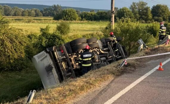 Accident grav pe DN73, în Argeș! Autobasculantă răsturnată, ACUM!