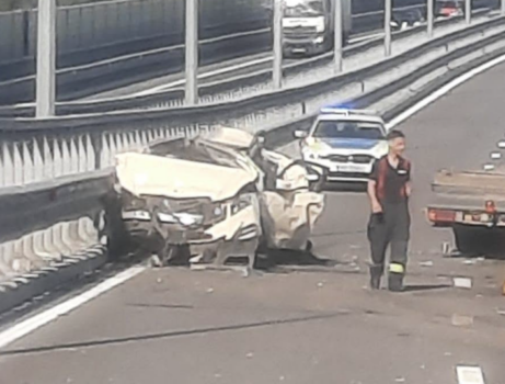 Accident pe DEx12 Craiova – Pitești. Trafic oprit după coliziunea dintre un TIR și un autoturism