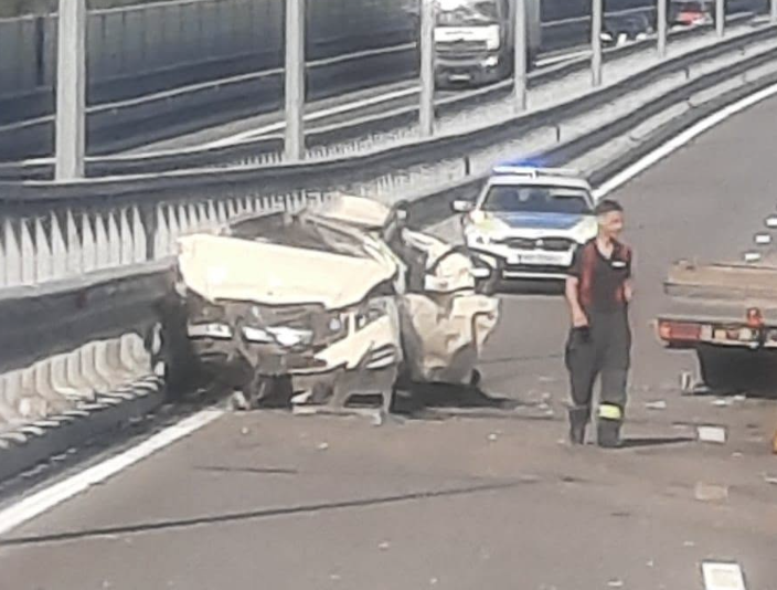Accident pe DEx12 Craiova – Pitești. Trafic oprit după coliziunea dintre un TIR și un autoturism