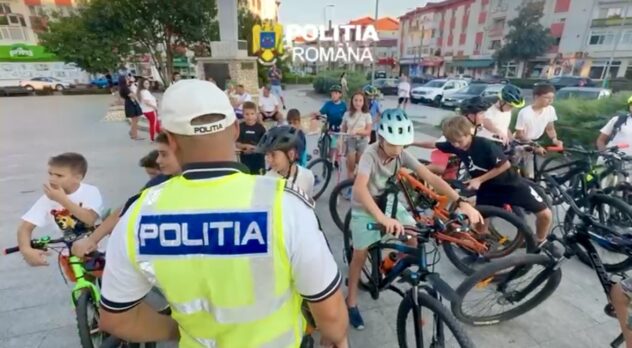 Poliția din Topoloveni, Argeș, acțiune de prevenire pentru bicicliști, trotinete și motocicliști