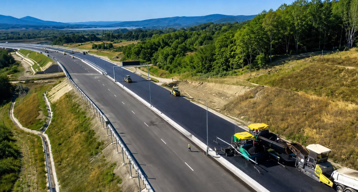 Autostrada Sibiu-Pitești: Se așterne ultimul strat de asfalt pe secțiunea Tigveni – Curtea de Argeș