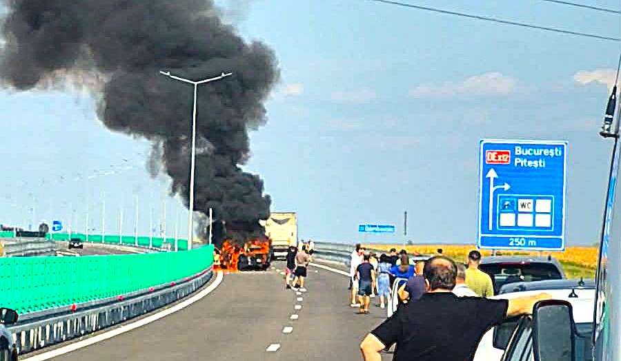 Accident grav pe DEx12 Craiova-Pitești: O mașină a luat foc