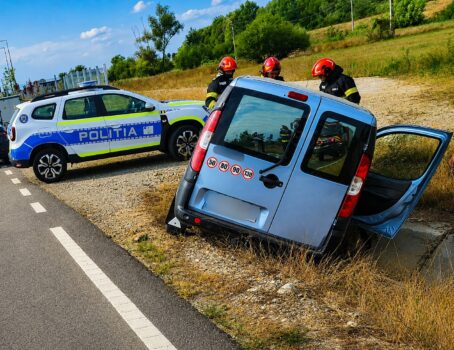 Accident cu victimă la Bascov! O mașină a ajuns în șanț, iar o persoană a fost transportată la spital