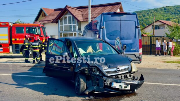 Argeș: Accident în Ștefănești, lângă Lidl: o dubă și un autoturism implicate, trafic blocat