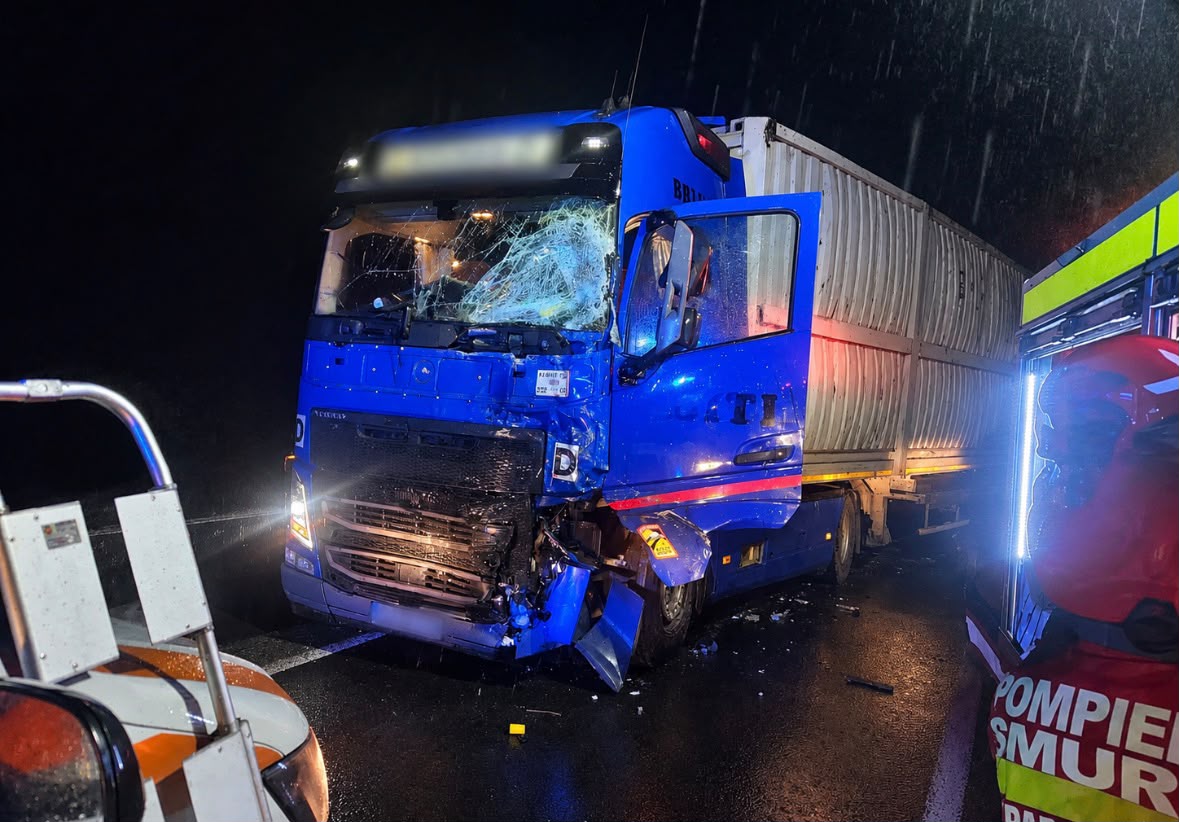 Accident deosebit de grav pe Valea Oltului, la Lotrișor. Șoferul unui microbuz a murit, Planul Roșu activat