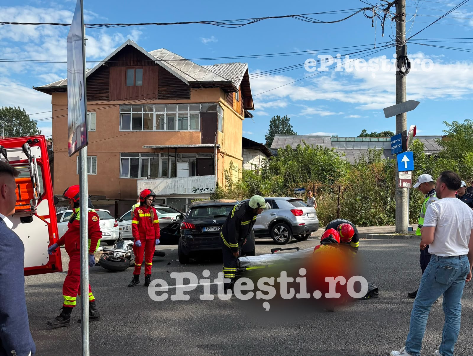 Accident în Pitești, lângă Muzeul Județean Argeș. Motociclist pe carosabil, SMURD la fața locului