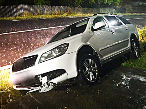 Accident în Argeș! Mașină intrată într-un cap de pod la Boteni