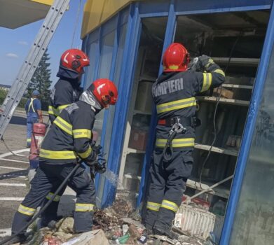 Pitești: Incendiu la stația Petrom din zona A1