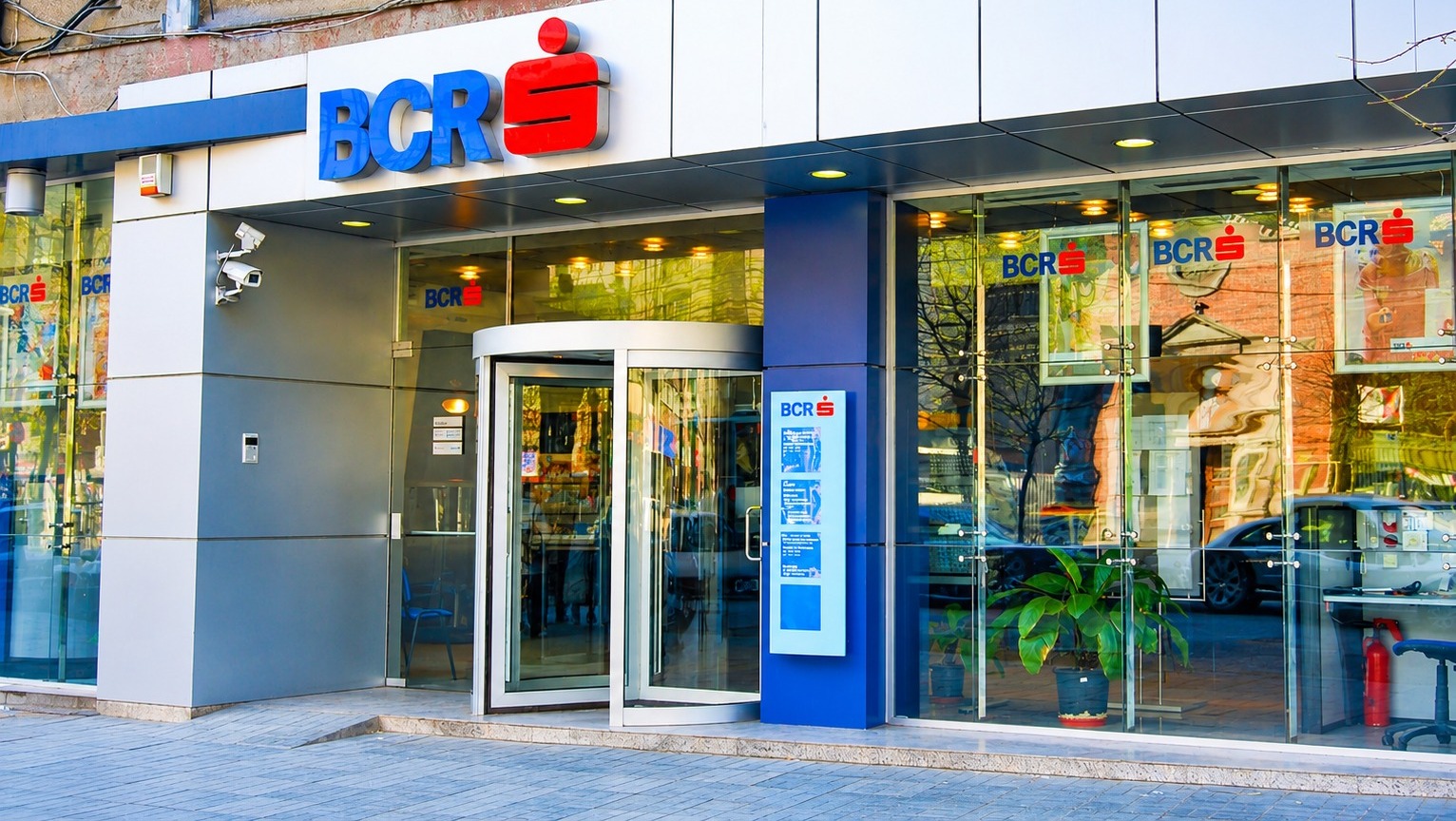 BCR, anunț important pentru toți clienții!