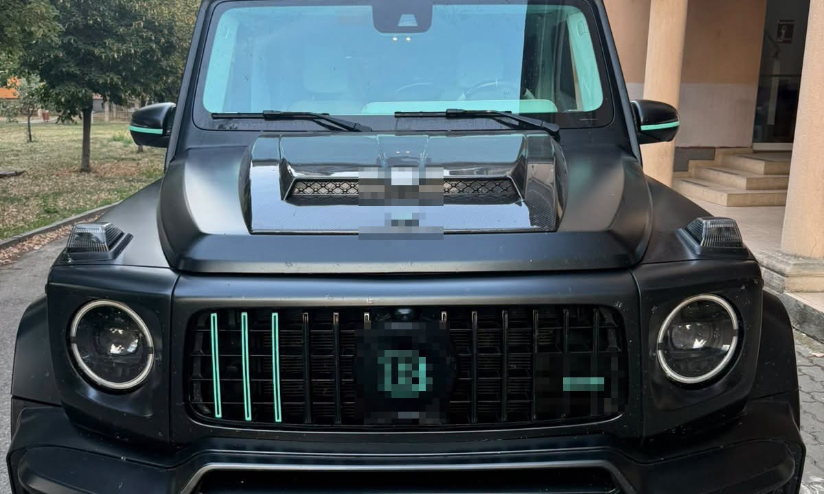 Mercedes Brabus căutat în Elveția, oprit pe A1. Polițiștii au confiscat mașina
