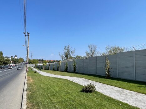Pitești: Lucrările de refacere a împrejmuirii de pe Calea Drăgășani și strada Tudor Arghezi au fost finalizate