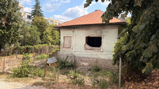 Pitești: Proprietari somați pentru clădiri și terenuri neîngrijite. Impozitul poate crește cu 500%