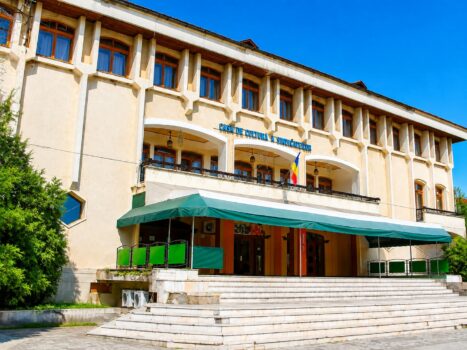 Casa de Cultură a Sindicatelor „Dacia”, clădire emblematică din Mioveni, intră în sfârșit în reparații!