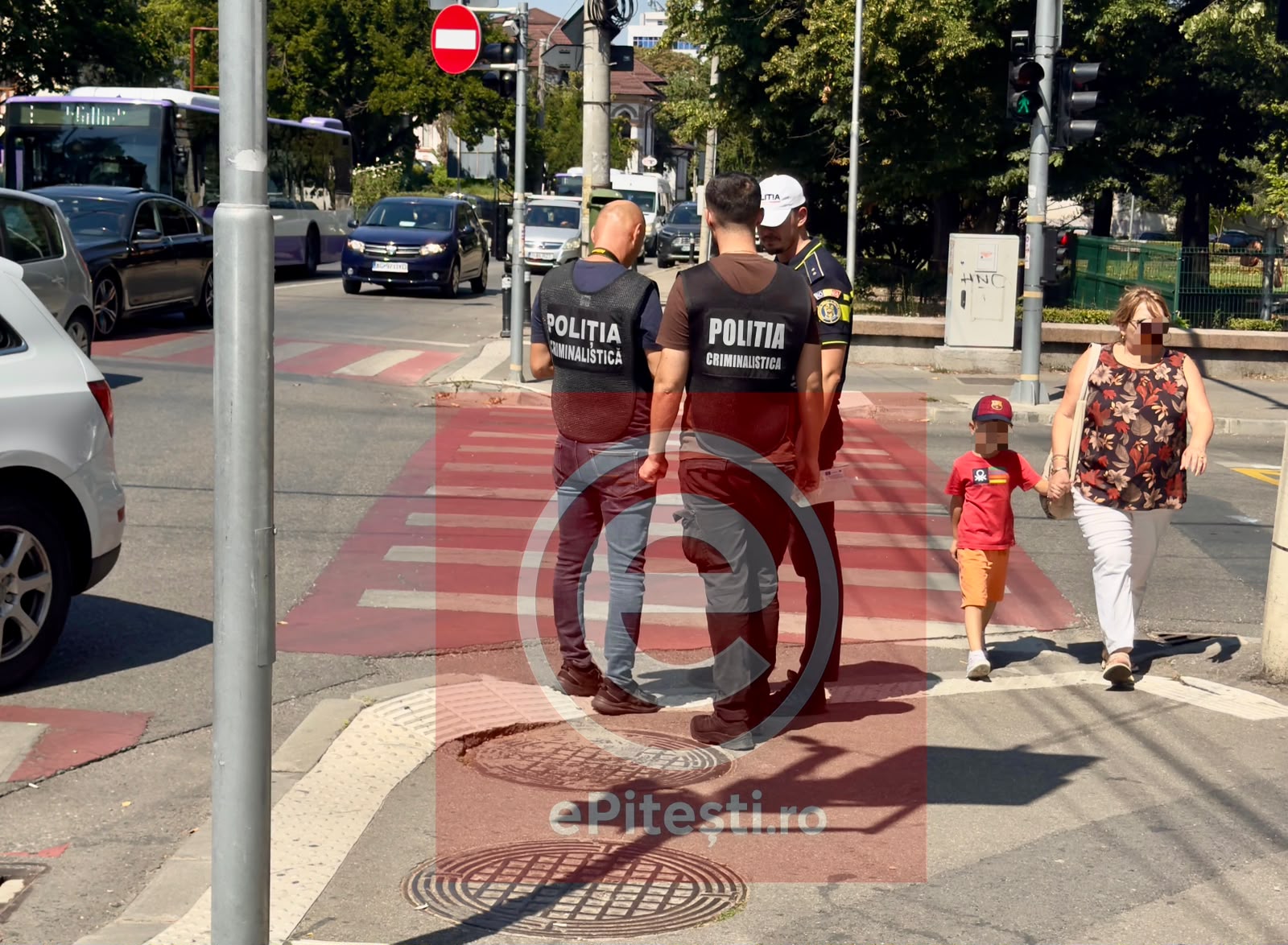 Accident rutier în Pitești, lângă Muzeul Județean. Fată de 12 ani rănită