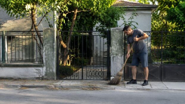 Ai casă și nu faci curățenie în fața porții? Poți primi amendă
