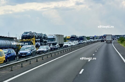 Trafic blocat pe A1 Pitești – București. Cozi uriașe după răsturnarea unui TIR