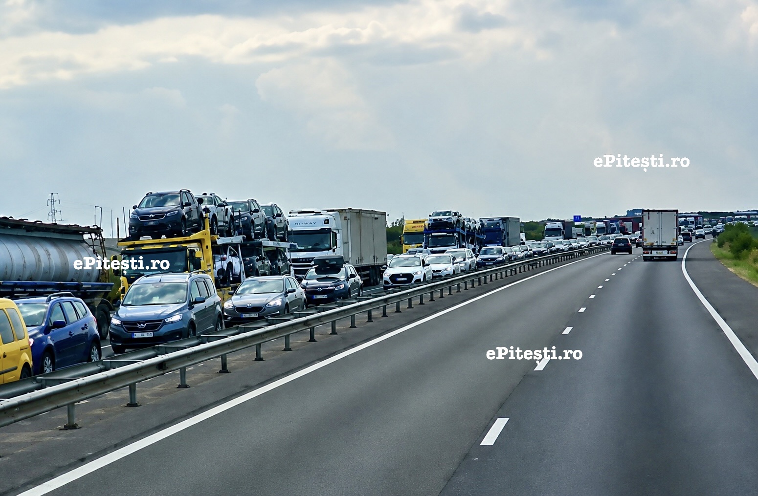 Trafic blocat pe A1 Pitești – București. Cozi uriașe după răsturnarea unui TIR