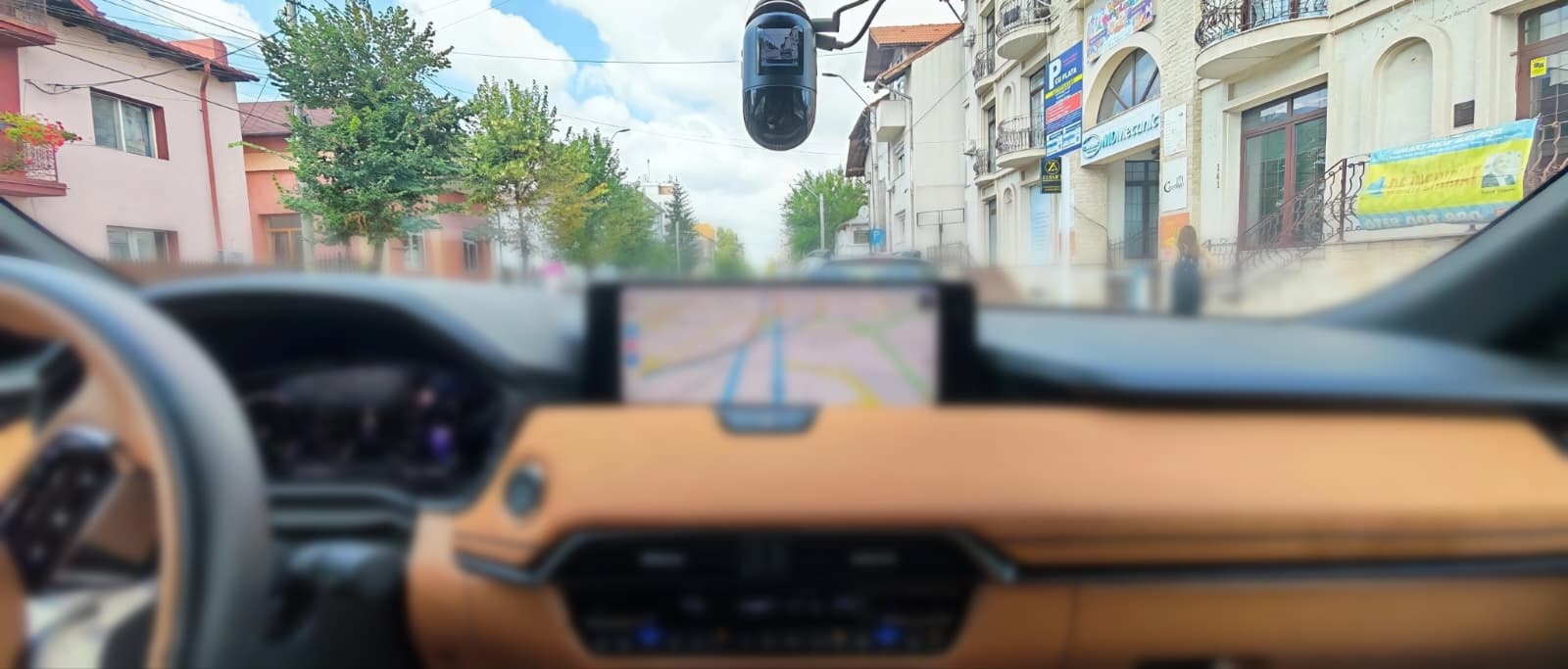 Șoferii care filmează și postează nereguli în trafic pe Facebook riscă amenzi și probleme cu legea. Ce trebuie să știe