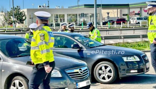 Un polițist transmite un mesaj pentru părinți: Amenzi pentru copiii fără centură