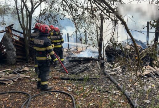 Incendii violente în Argeș: Pompierii intervin la Recea, Hârsești și Buzoești