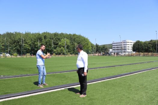 Teren de sport nou la Liceul Tehnologic Mioveni. Lucrările sunt aproape gata