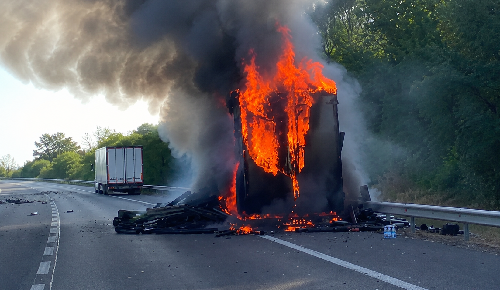 Incendiu pe A1! Un autotren a luat foc, trafic îngreunat pe sensul Lugoj – Deva
