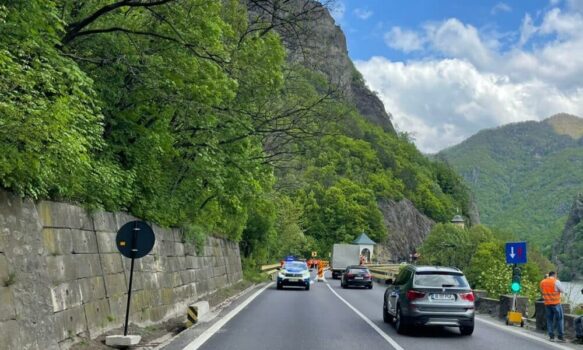 Valea Oltului: Restricțiile de circulație pe DN7 se prelungesc în august. Zonele afectate